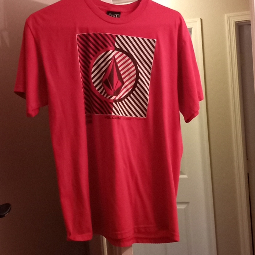 Volcom shirt almost brand new